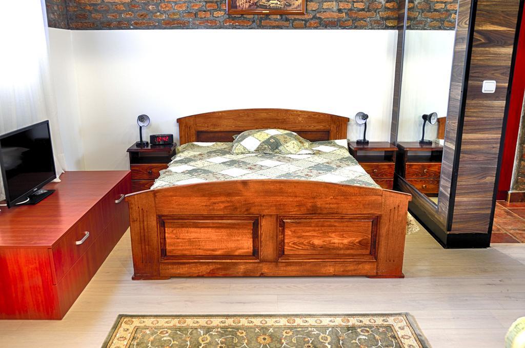 600 Apartment *