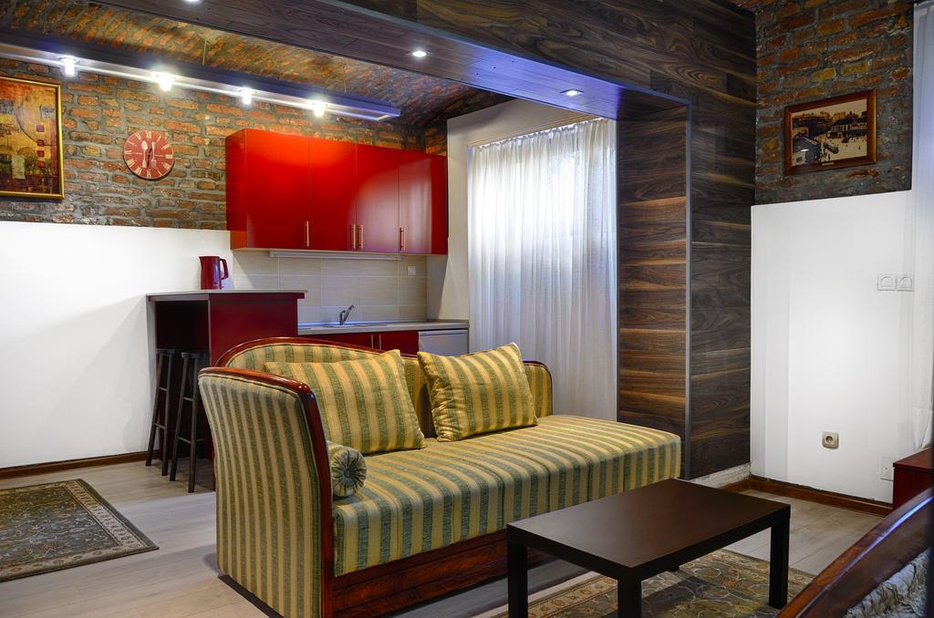 Apartment 600 *